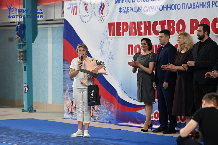 Ирине Владимировне Белоусовой вручили Почетную грамоту Олимпийского комитета России за вклад в развитие олимпийского движения, синхронного плавания в Российской Федерации и в связи с юбилеем.