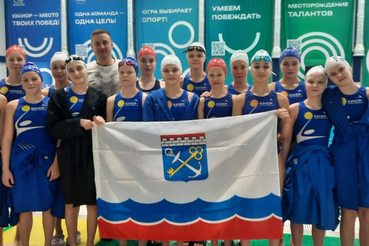Сборная  команда Ленинградской области ( КИНЕФ ЛО ) отправилась в  г. Ханты-Мансийск на первенство России по водному поло среди девушек до 15 лет