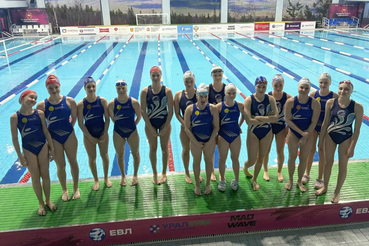 Сборная команда Ленинградской области  готовится к финалу первенства по водному поло среди девушек до 15 лет .