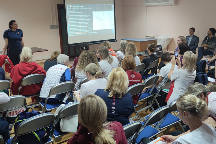 В Чехове прошел семинар для тренеров, судей и специалистов по синхронному плаванию