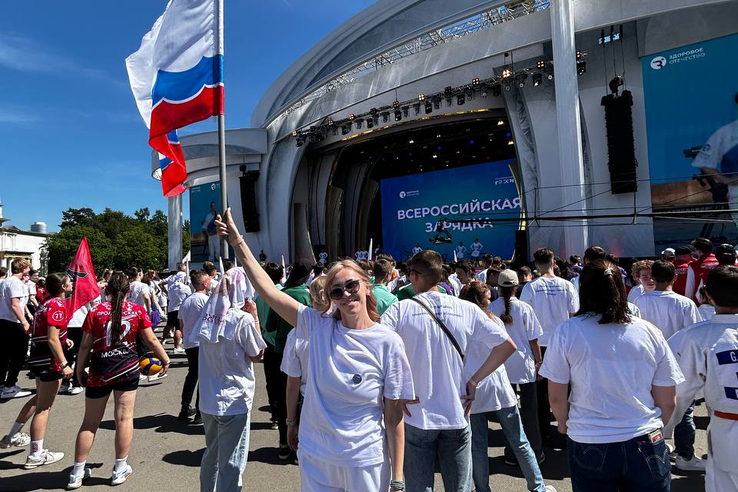 ЗМС Надежда Глызина приняла участие в шествии к 105-летию первого проведения парада на Красной площади.