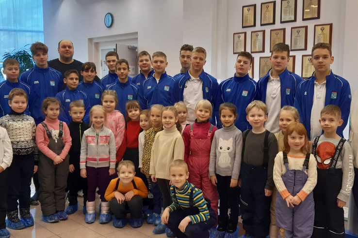 Воспитанники детского сада в г. Кириши посетили первенство России по водному поло среди юношей до 16-ти лет.