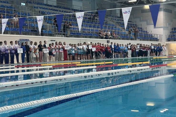 В Киришах началось первенство Ленинградской области по плаванию среди юношей и девушек 12-13 лет.