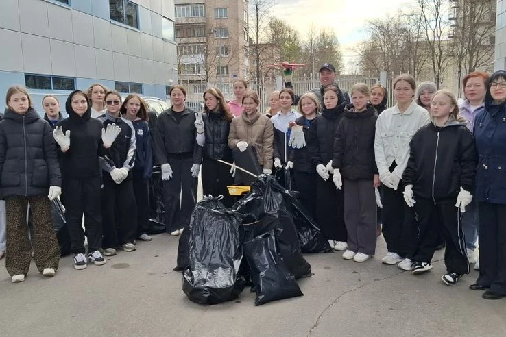 Сотрудники ГБУ ЛО «ЦСПВВС», члены и тренеры спортивных сборных команд Ленинградской области по водному поло приняли участие в субботнике!