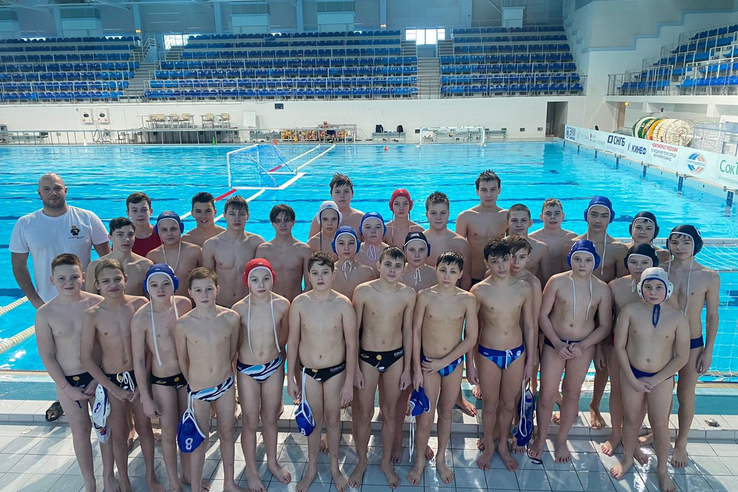Воспитанники тренера Харламова Б.О. ( юноши до 15 лет) провели товарищеские  матчи с командой из Санкт-Петербурга в рамках учебно-тренировочных мероприятий .